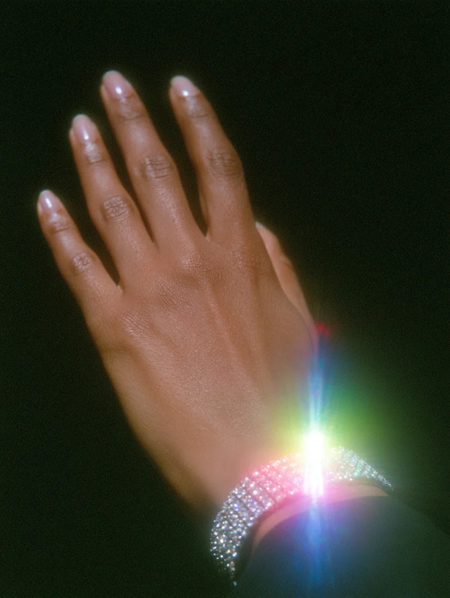 Bracelet catching colorful light